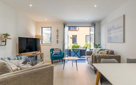 1 Putsborough - Luxury Apartment At Byron Woolacombe, Only 4 Minute Walk To Woolacombe Beach!